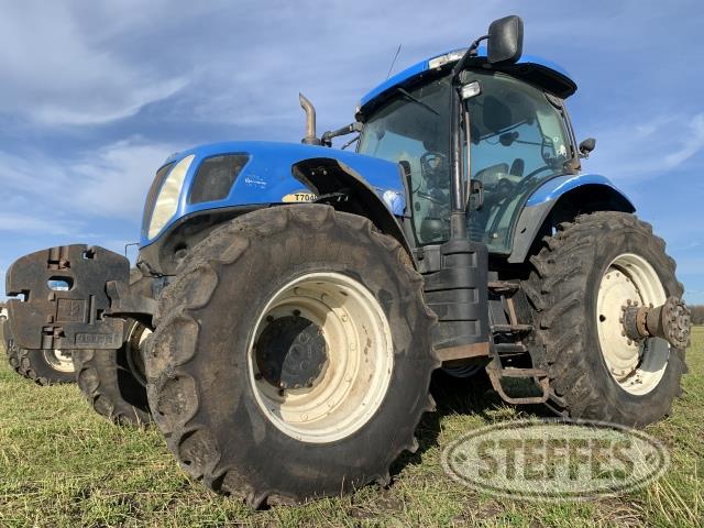 New Holland T-7040